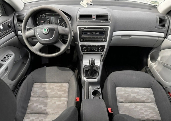 Skoda Octavia cena 22900 przebieg: 230000, rok produkcji 2012 z Wojkowice małe 154
